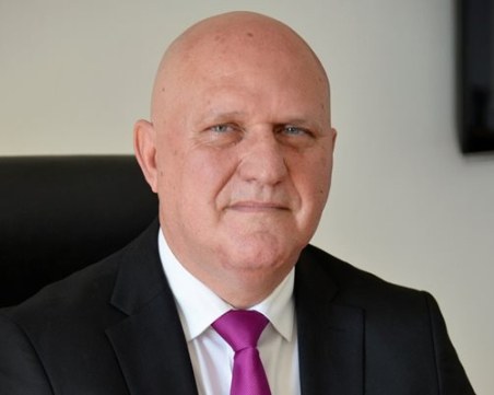 Седмикласници с повече време на матурите, дигитализират им учебниците