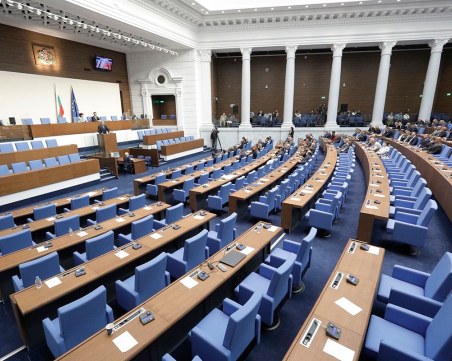 След ваканцията: Депутатите се събират отново в бившия Партиен дом