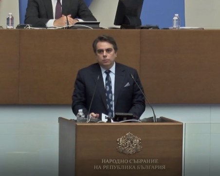 Василев: България ще спестява близо 500 млн. лева от лихви, ако приеме еврото