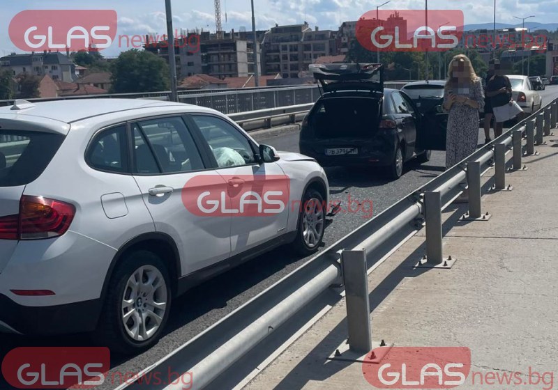 Четири коли се блъснаха на моста на Герджика