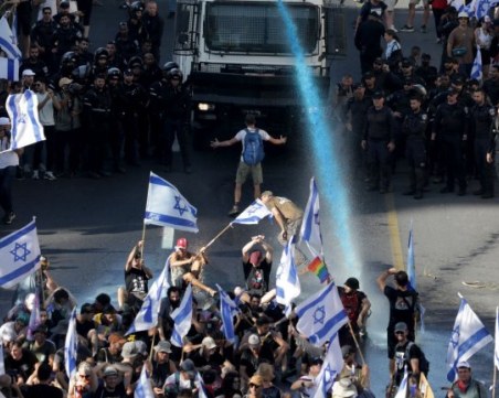 Над 100 души пострадаха след сблъсък между израелската полиция и протестиращи