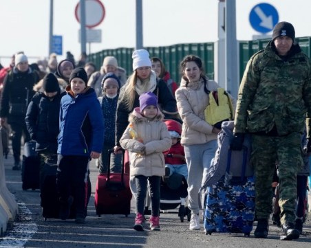Полша затвори най-големия бежански център за украинци
