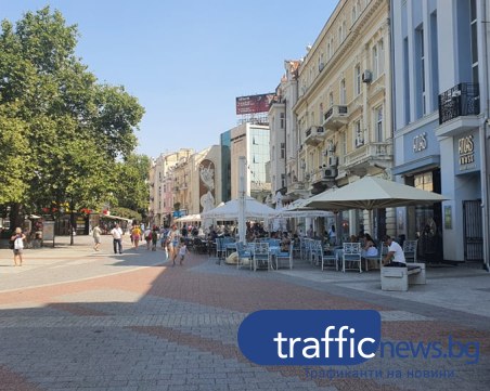 Слънчев и топъл ден и валежи вечерта и през нощта в Пловдив
