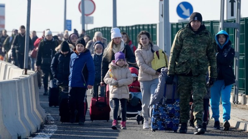 Полша затвори най-големия си бежански център, създаден за украинци, бягащи
