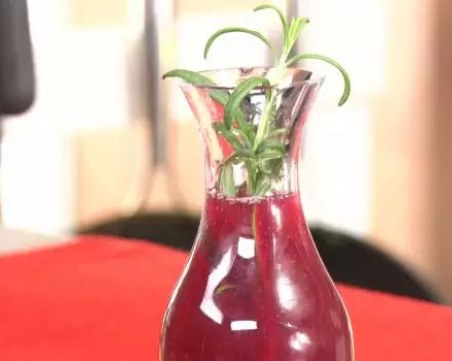 Без ферментация: Домашен сок от грозде с розмарин