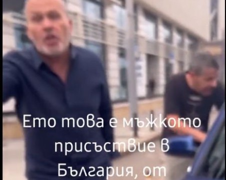 Мъже посягат на шофьорка пред детето й на светофар в София