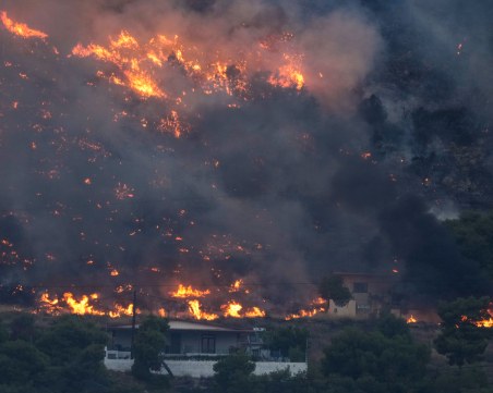 Нови 49 пожара в Гърция, въвеждат доживотен затвор за умишлен палеж