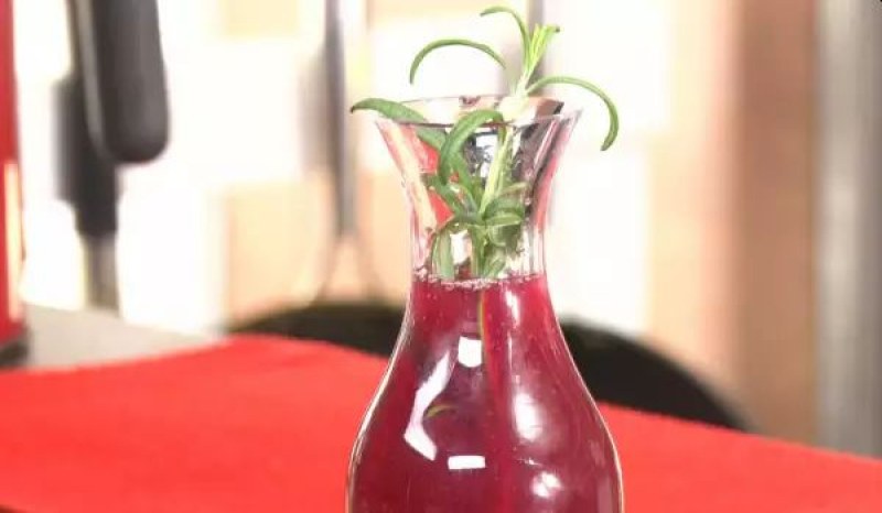 Без ферментация: Домашен сок от грозде с розмарин