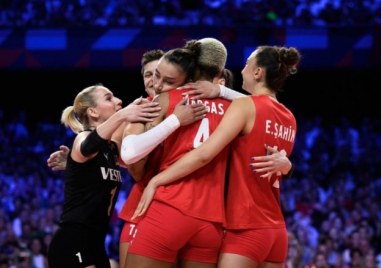 Женският национален отбор на Турция по волейбол триумфира с титлата