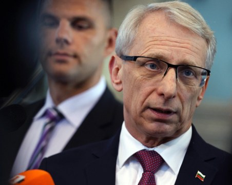 Денков свиква извънредна среща по проблемите на пътната безопасност