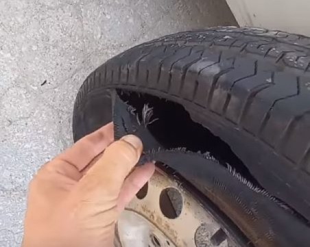 Гума на бус се разкъса на 