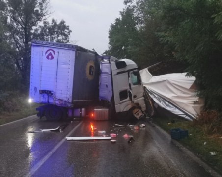 Катастрофа затруднява движението в района на Скутаре и западния обходен път на Пловдив