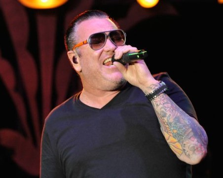 Почина Стив Харуел - фронтмен на „Smash Mouth” и автор на саундтрака към филма 