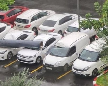 Шокиращ инцидент: Резервоар на турски изтребител се откъсна по време на полет и падна на паркинг