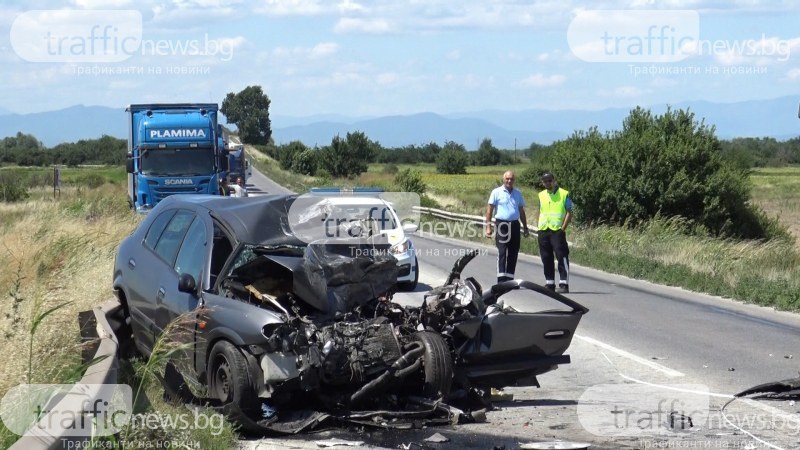 Катастрофа между камион и кола взе две жертви