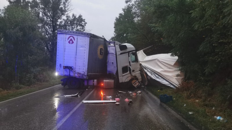Катастрофа затруднява движението в района на Скутаре и западния обходен път на Пловдив