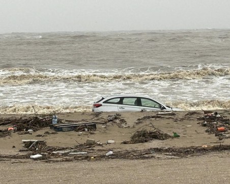 Евакуират къмпингите „Арапя