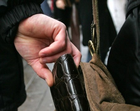 Хванаха две джебчийки, отмъкнали портмоне с 1000 лева в Пловдив