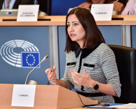 Отличен 6 писаха евродепутати на Илиана Иванова след 3 ч разпит