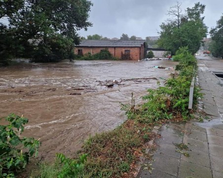 Премиерът ще вземе участие в заседанието на кризисния щаб в Царево