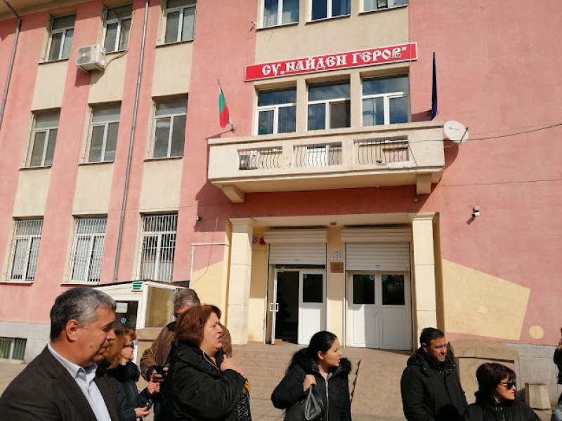 МОН проверява училище в Столипиново, писали оценки на мъртво дете заради субсидии