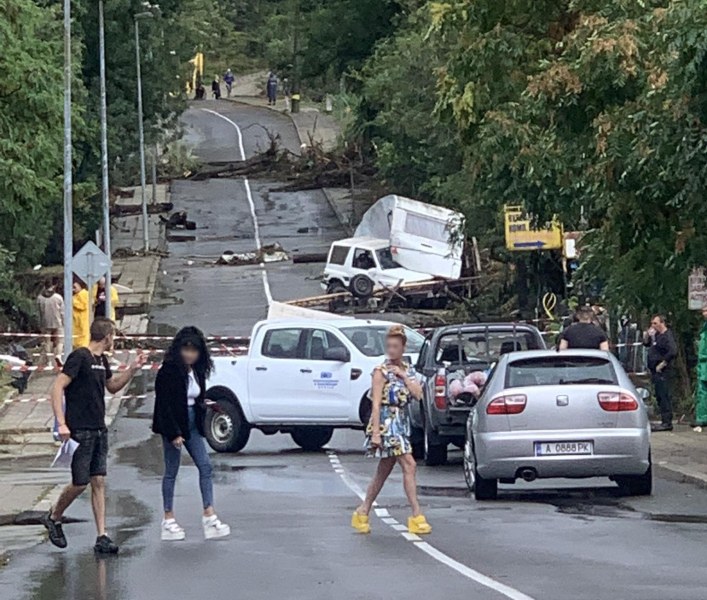 Откриха портал за сигнали за бедстващи от наводненията в Царево и околността