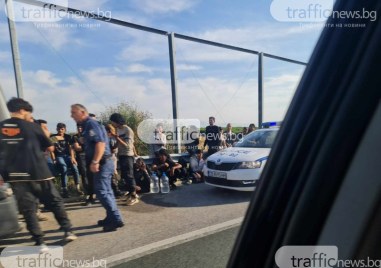 Хванаха голяма група нелегални мигранти на АМ Тракия научи TrafficNews  Прочетете