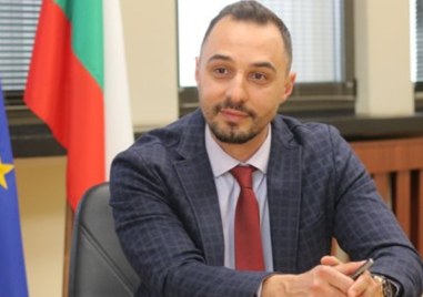 Министърът на икономиката и индустрията Богдан Богданов ще представи пред