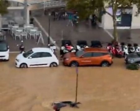 Десетки българи попаднаха в клопка заради наводненията в Гърция