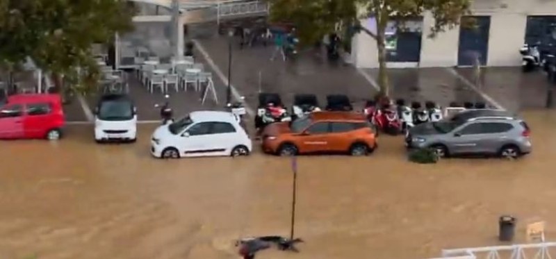 Наводненията в Гърция доведоха до затруднения в придвижването. Наши сънародници