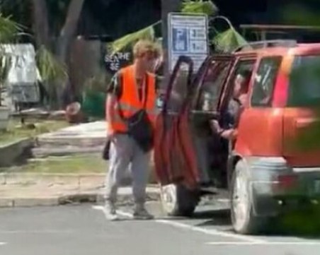 Брутална наглост в най-тежкия момент в историята на Царево! Паркинг заработи насред бедствието, таксува с по 3 лева на час