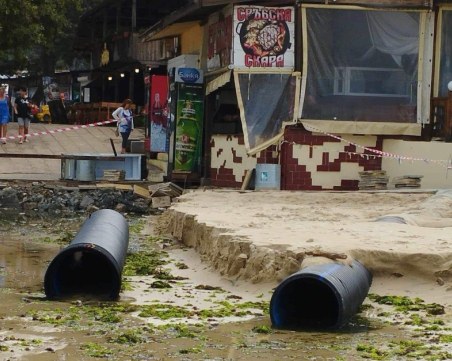 РЗИ - Бургас: Не се къпете в морето!