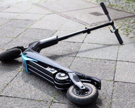 Жена е с опасност за живота след инцидент с тротинетка