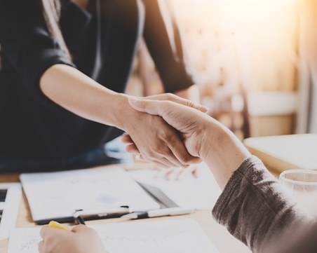 Жена изтеглила кредити от по 50 000 лева от 2 банки с фалшива лична карта и чуждо име