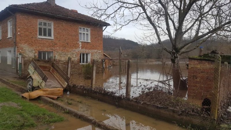 Кметът на село Кости: 90% от селото е отнесено, щетите са огромни