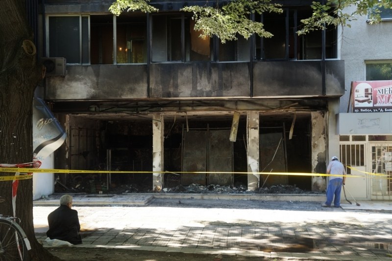 Пожар избухна в хранителен магазин в Пловдивско