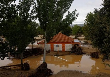 След силните бури които връхлетяха Испания през изминалия уикенд телата