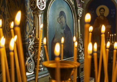 Православната църква отбелязва днес празника Рождество на Пресвета Богородица известен