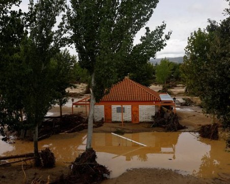 7 са вече жертвите на силните бури в Испания