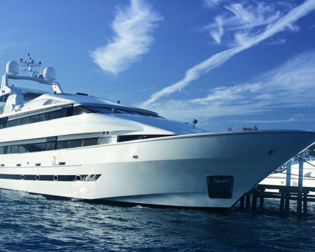 Активисти заляха с боя яхта на милиардерска наследница в Барселона