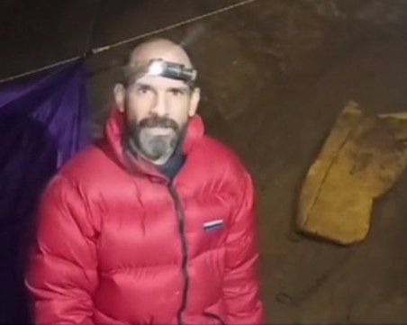 Българи се включиха в акцията за спасяването на американски спелеолог, блокиран в пещера в Турция