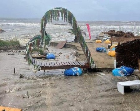 Бизнесът в Царево се обединява, потърпевшите искат помощ от държавата