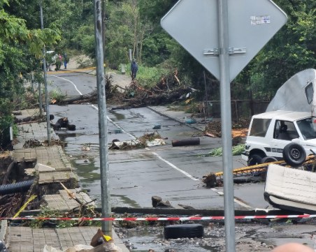 Доброволец: В Лозенец има липсващи хора, щетите също са огромни