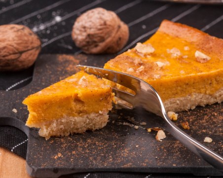 Кето пай с тиква и блат от бадемово брашно