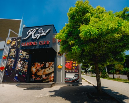 Нови игрални автомати радват посетителите на модерна игрална зала в Пловдив