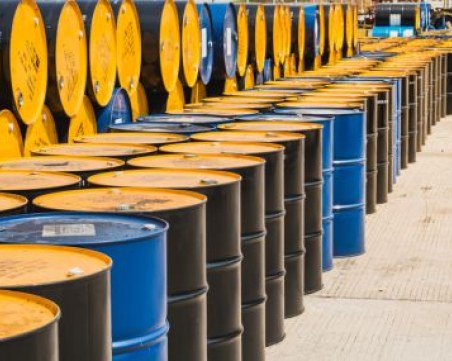 Петролът продължава да поскъпва, барелът на ОПЕК достигна 83 долара