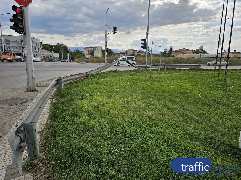 Непотребна мантинела в близост до бензиностанция в Пловдив притеснява граждани