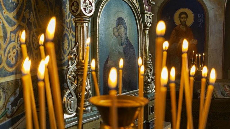 Православната църква отбелязва днес празника Рождество на Пресвета Богородица, известен