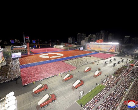 Мащабен военен парад в Северна Корея