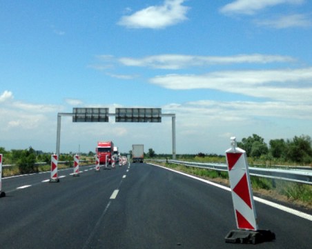 Ограничиха движението на две локации на АМ 